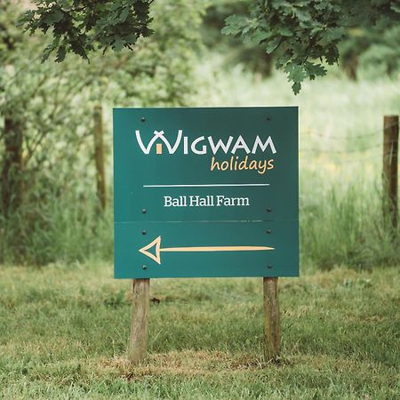 Ball Hall Farm By Wigwam Holidays East Cottingwith Экстерьер фото